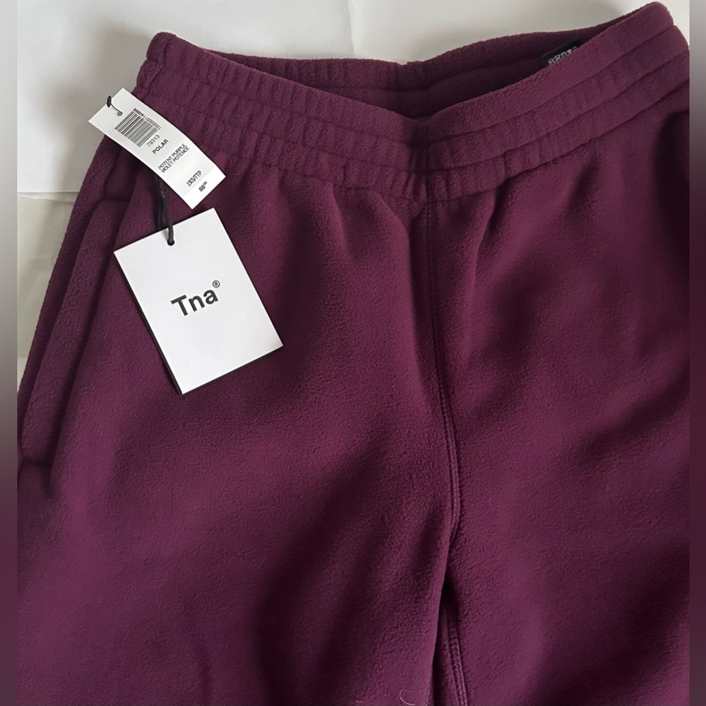 💜 NWT - ARITZIA - TNA - Polar Jogger 💜